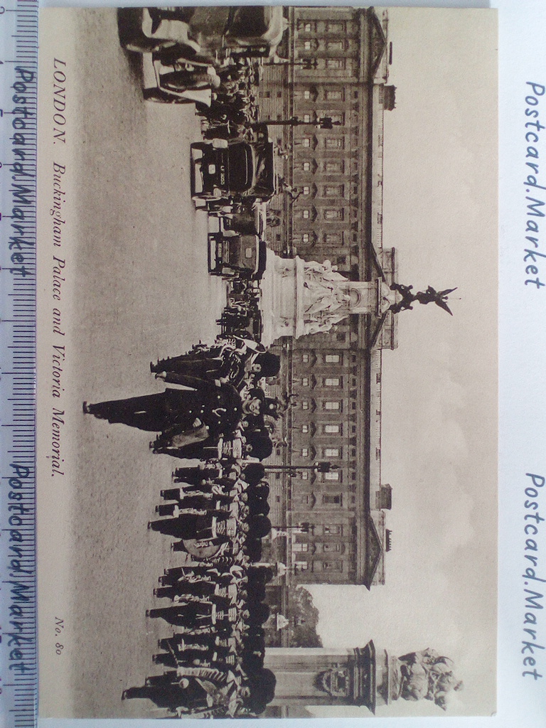 /UK/UK_guard_19xx_LONDON. Buckingham Palace and Victoria Memorial.jpg